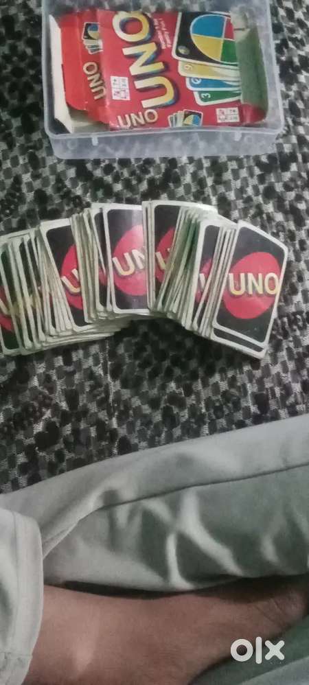 Uno card family