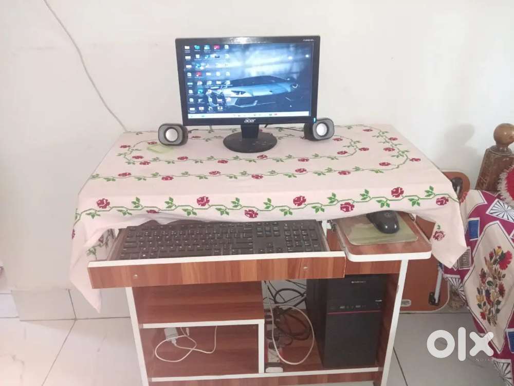 Moniter acer 12 inch only. 1 year old