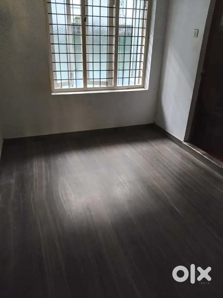 2 BHK FIRST FLOOR HOUSE FAMILY THAMMANAM nr ST. JUDE SCHOOL-KATHRIKADV