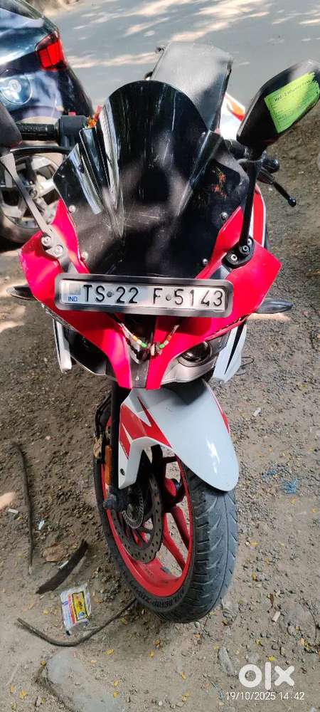 Bajaj Pulsar RS 200 for Sale at 130000