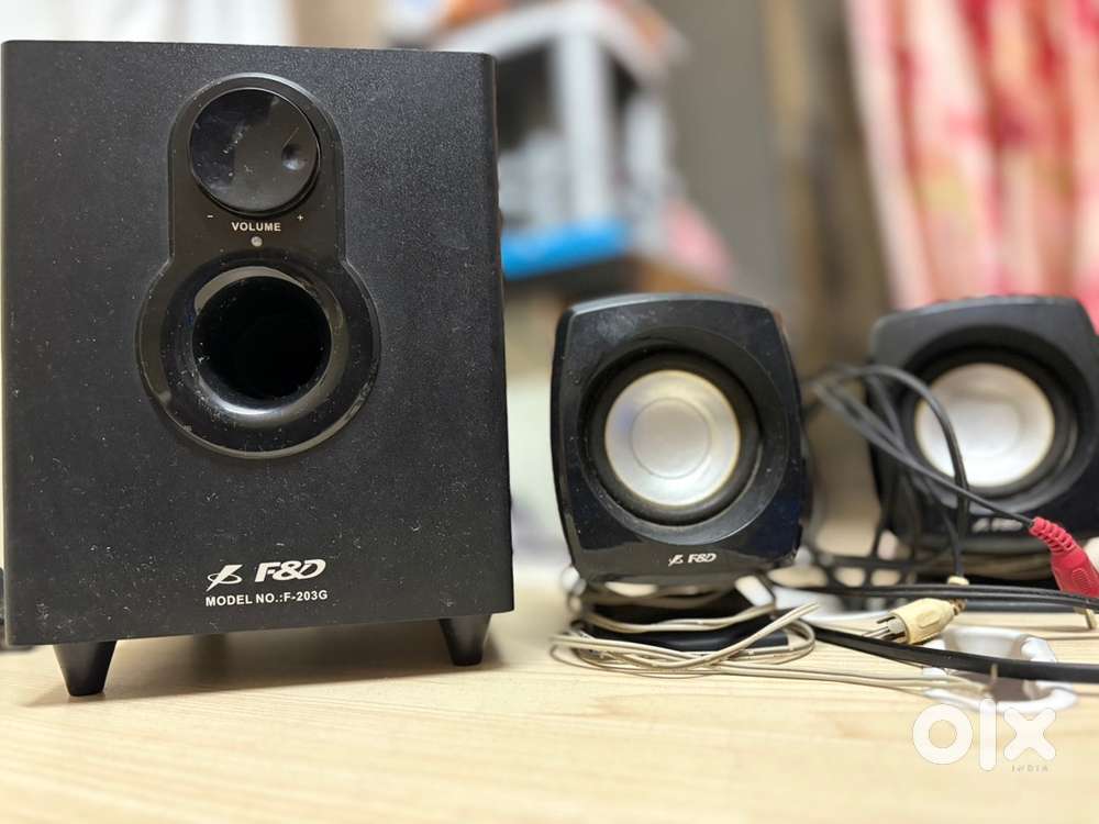 Speaker with woofer in working condition