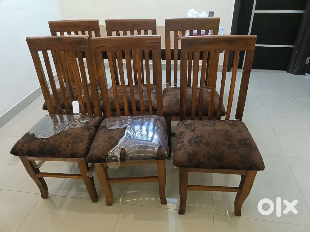 Dining Table + 6 Chairs – Good Condition