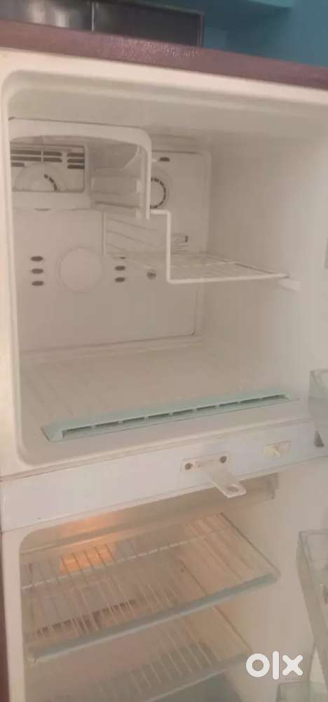 Lg duble door fridge 300 ltrs