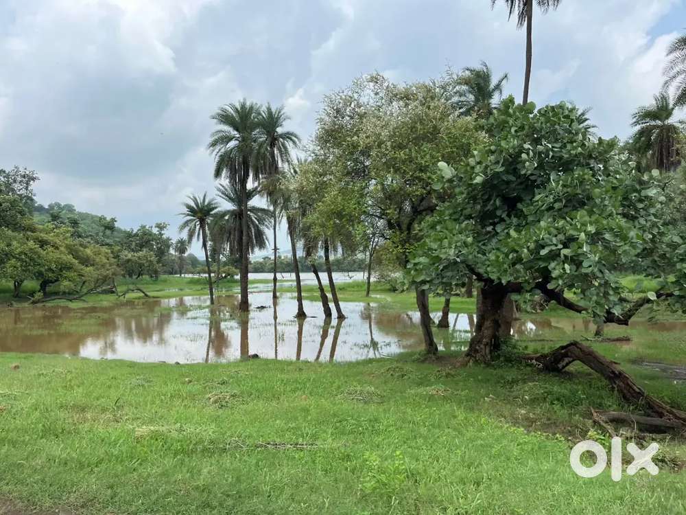 150 वर्ग गज में बना हुआ चार-पांच कमरे