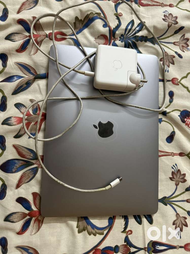 Apple laptop mac book pro