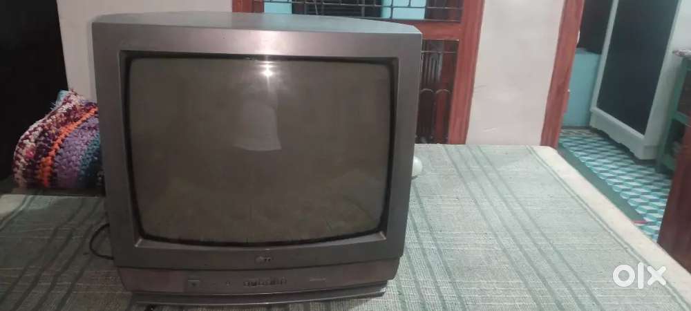 LG 20CA3RB Cineplus colour TV