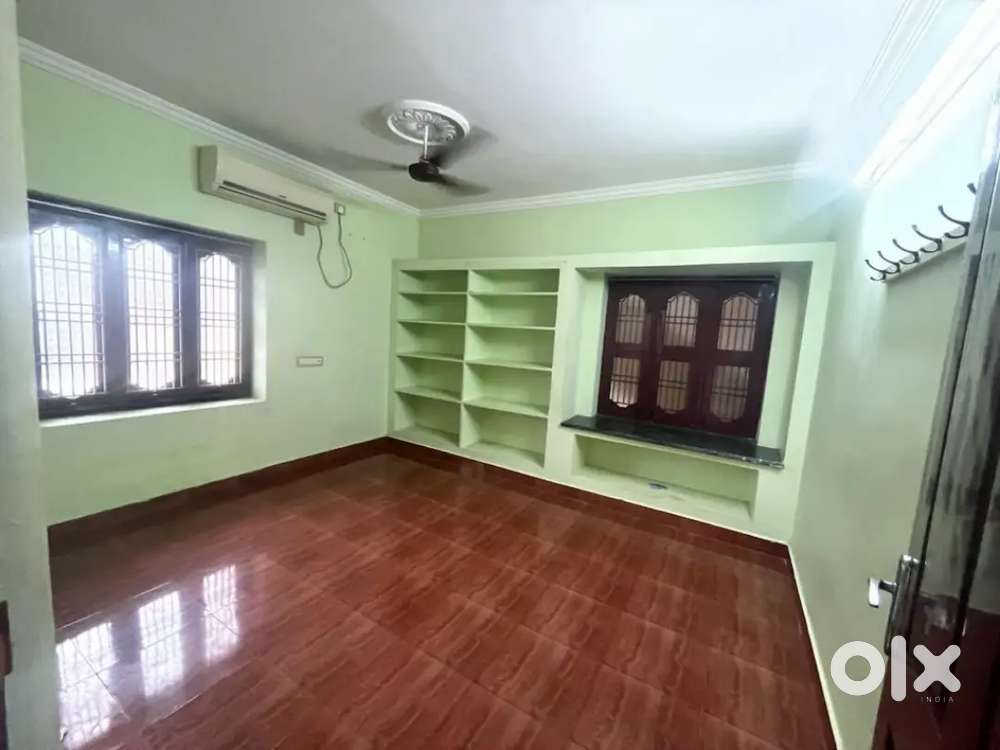 Double bedroom flat available for rent near to hcl and main road