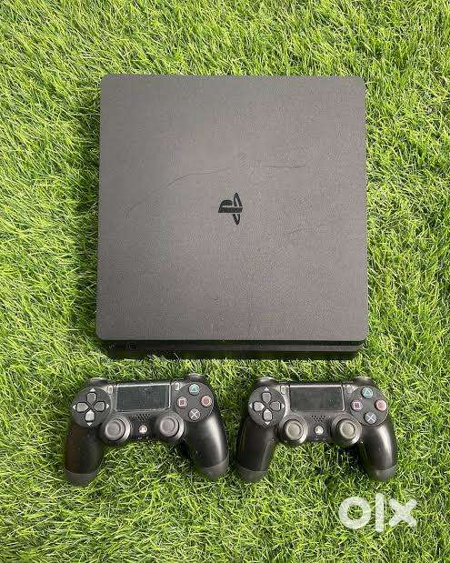 PS4 with 2 controllers