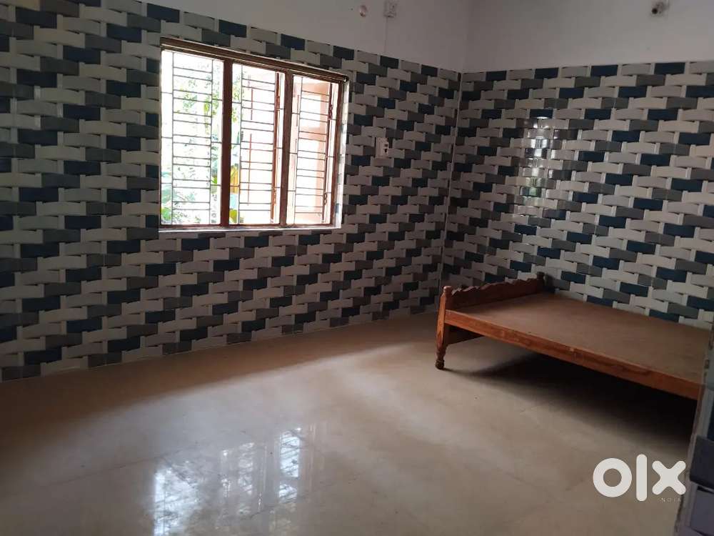 Big 1Bhk Only Ladies & Small Family Near Bomikhal Area