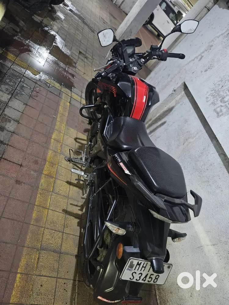 Apache rtr 200 4v Race edition