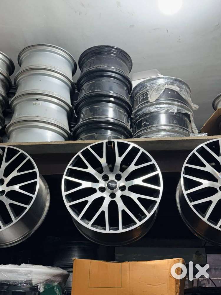 MUSTANG ORIGINAL ALLOY WHEELS SET OF 4 (VERY GOOD CONDITION)