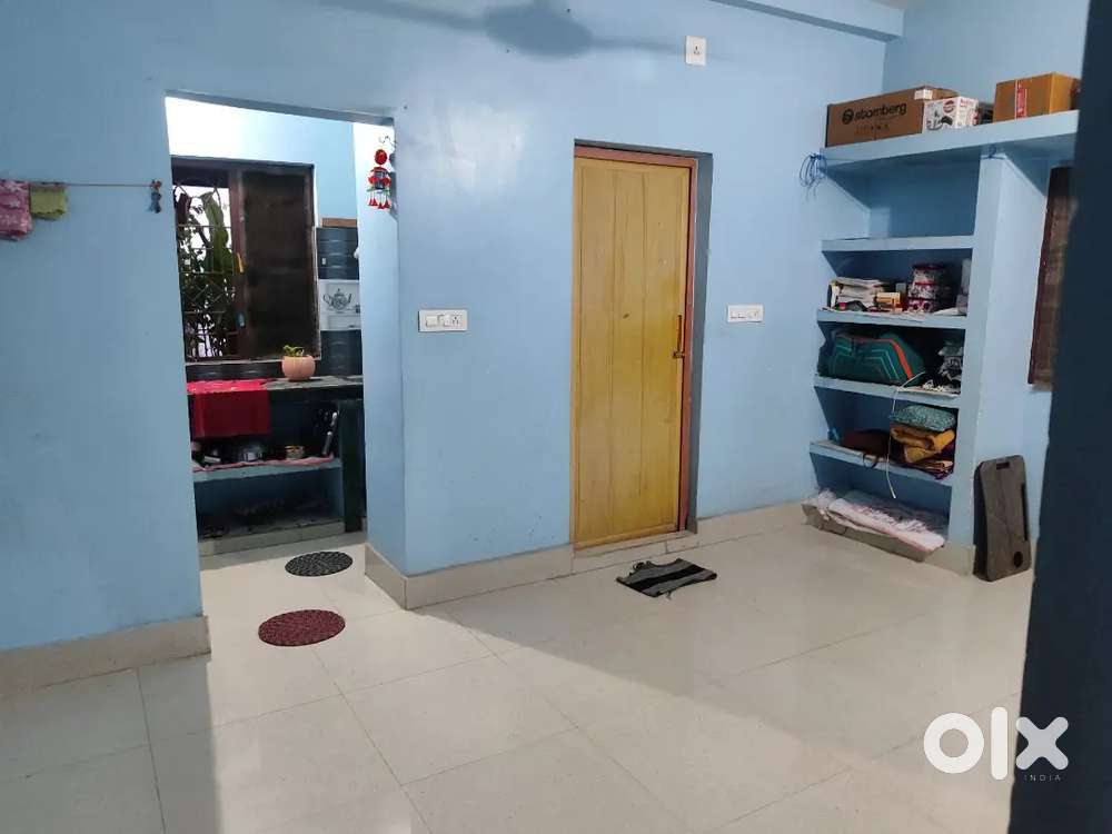Bachelor room for girls, Girl roommate needed