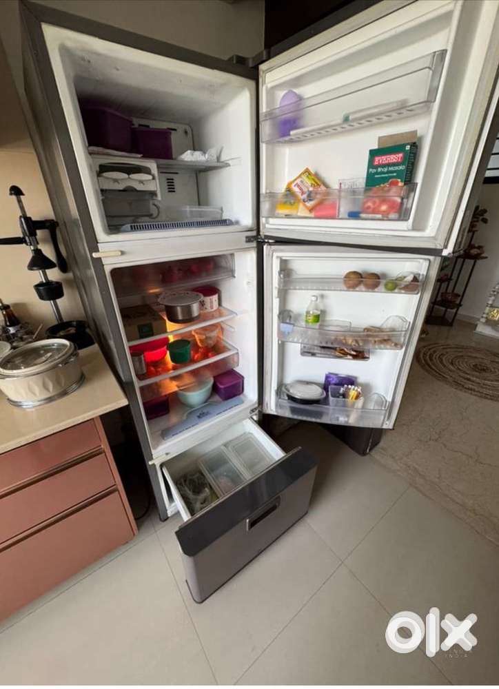 Whirlpool proton FP 313D, multi door, 300L, maroon fridge