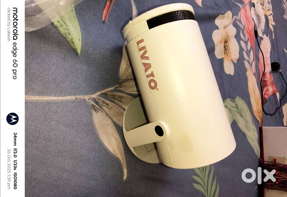 Damaged Projecter for sale egate and livoto hy300