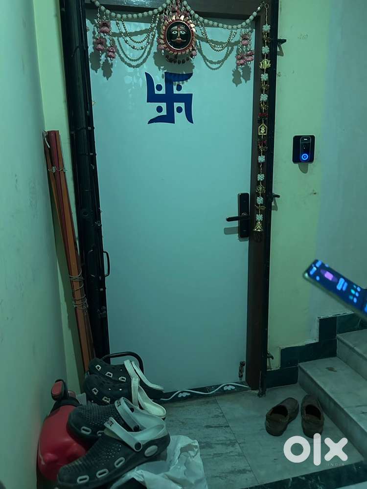 VERY PRIME LOCATION FULLY FURNISHED 3BHK WITH LIFT AND PARKING