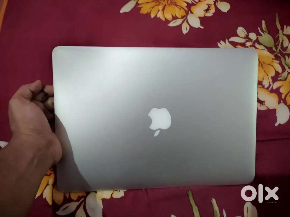 MacBook Air 2013 only laptop super mint condition no dent scratch dm