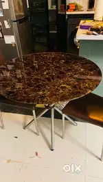 A beautiful round dining table with 4 chairs