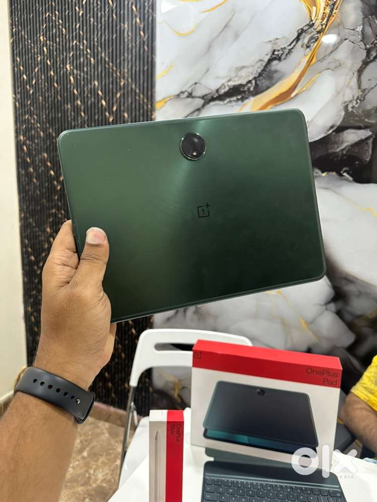 Oneplus pad 12/256gb wifi with box and keyboard and pencil