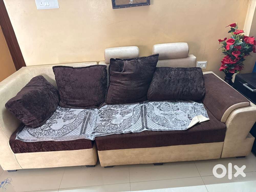 L shape sofa with center table