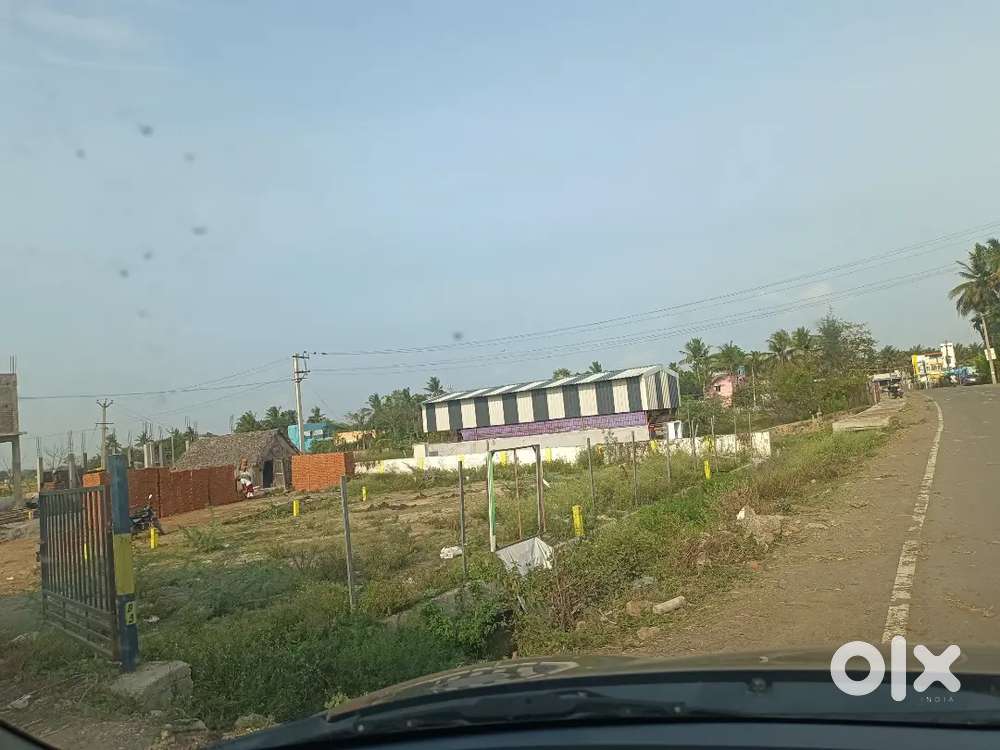 Commercial space for rent on road