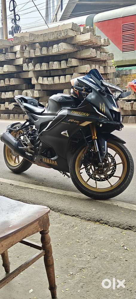 R15 v4 2024 model excellent conditon price fixed 2nd owner