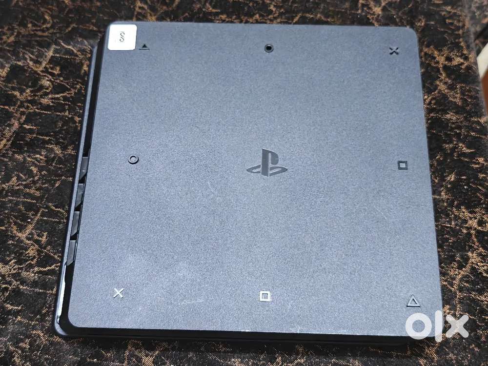 PS4 Slim 1TB very rarely used urgent sale for emergency