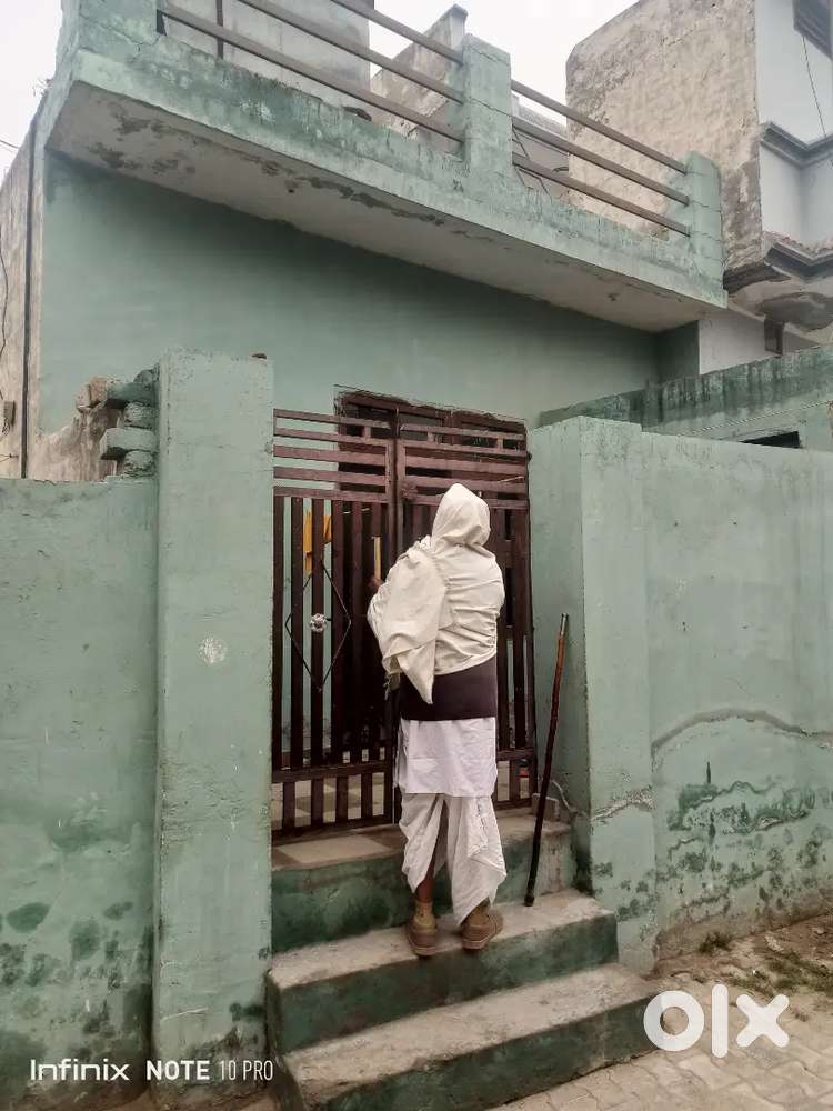 200 gaj ka  plot hai uchana me railway fatak ke pass