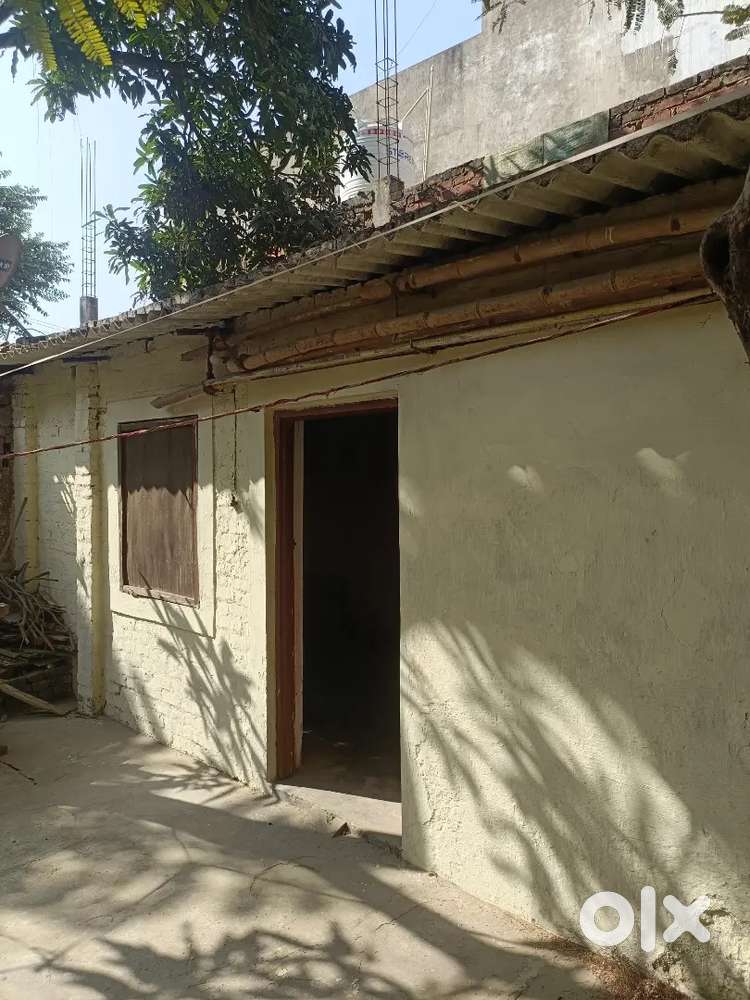 Single room for small family or working girl