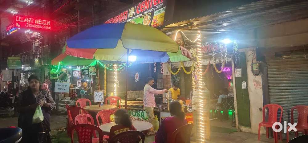 Well decor running restaurant in bartand