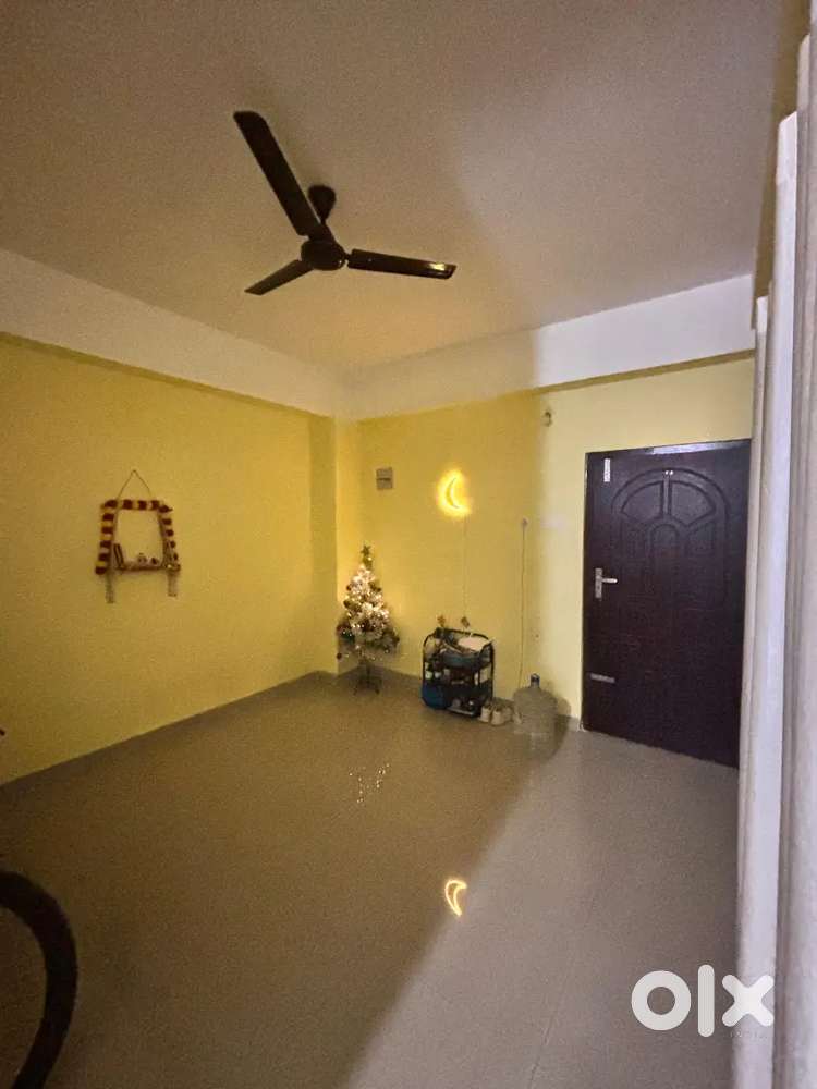 Independent room for female in a 2bhk qparti