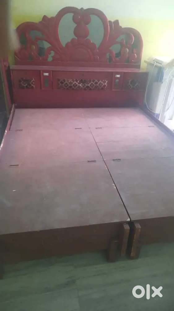 Maharaj wooden cot
