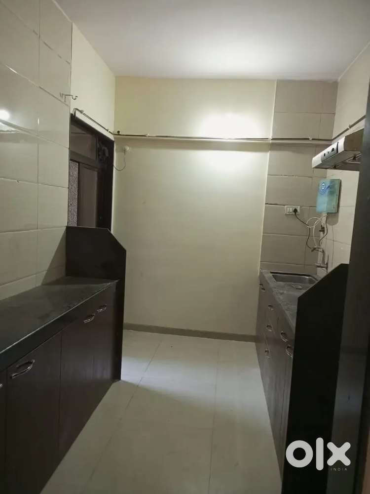 2 bhk flat havey deposit available 15 lakh sector 19 ner market school
