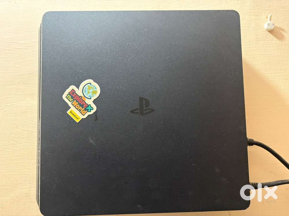 PS4 Slim 1 TB great condition