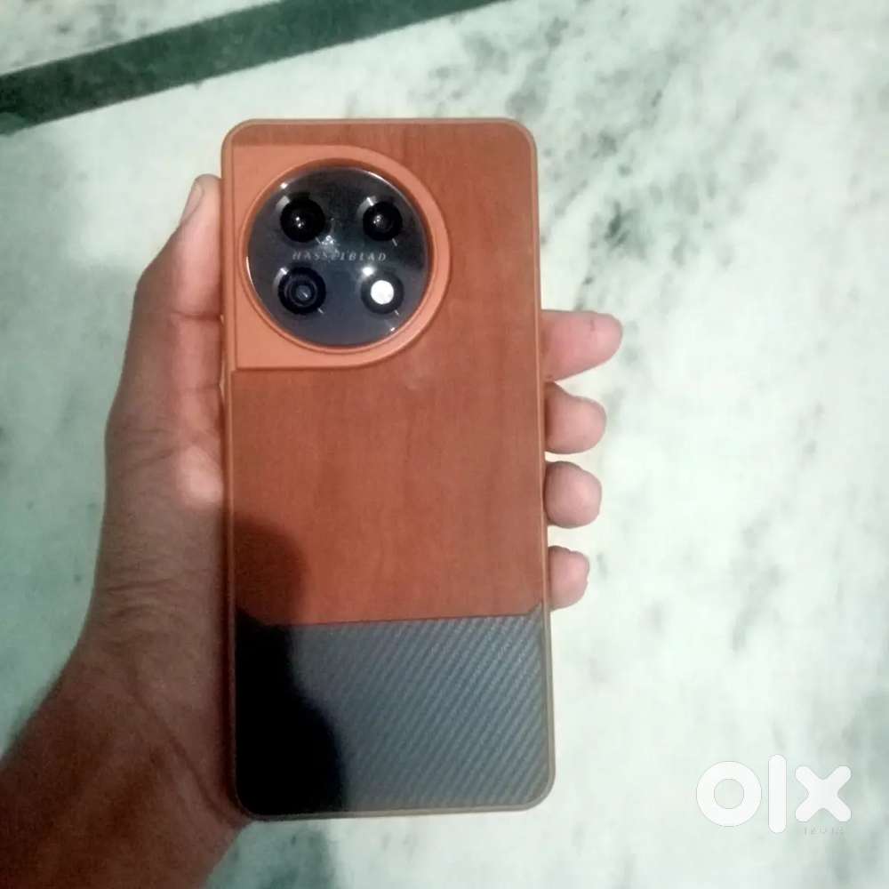 One plus 11 16/256gb