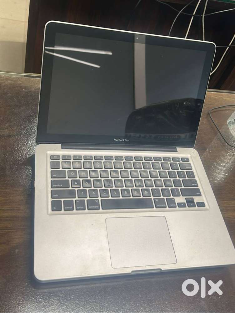 APPLE LAPTOP