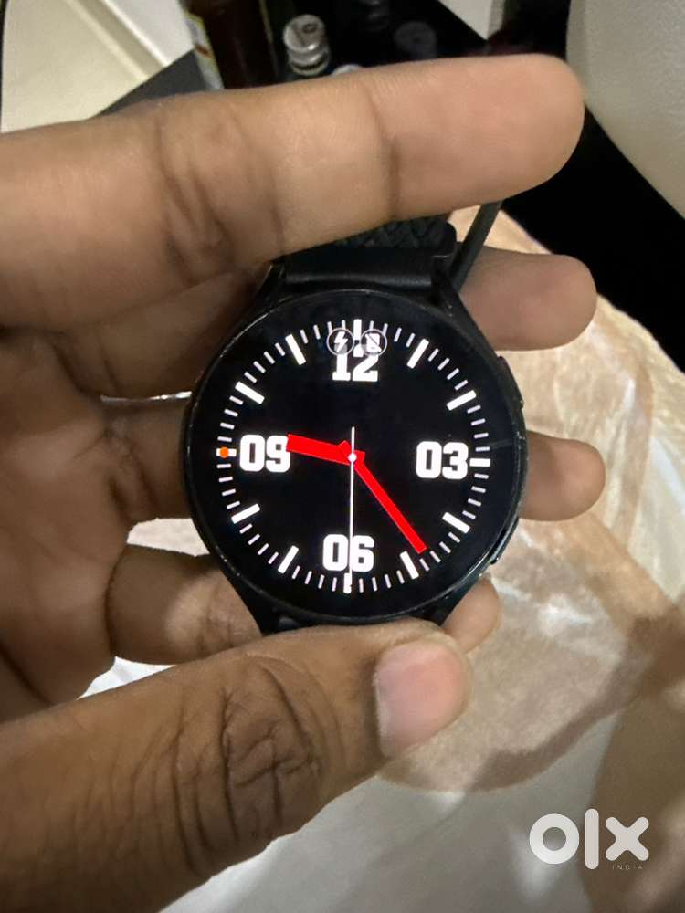 Galaxy watch 4 with 3 straps