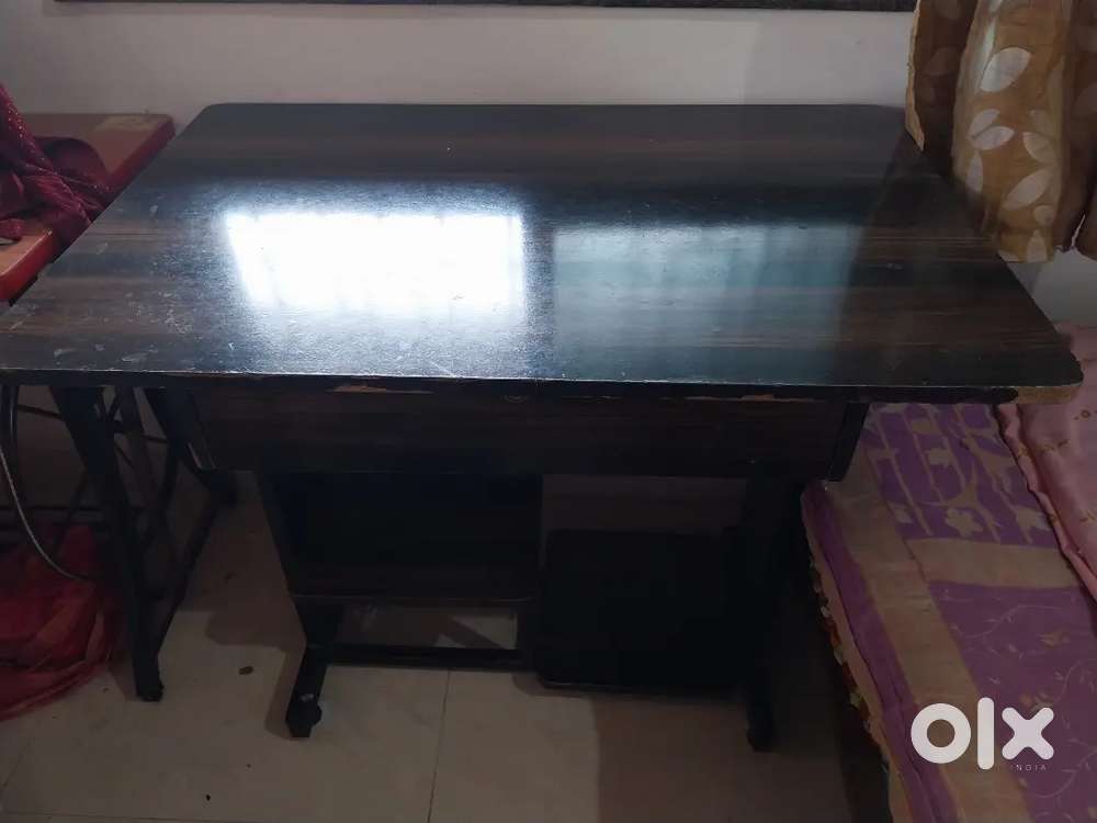 Computer table for sale
