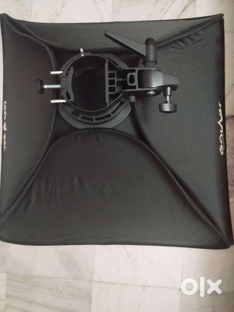 Godox SFUV8080 Bracket Bowens S Mount Holder + 80cmx80cm Soft Box + Ba