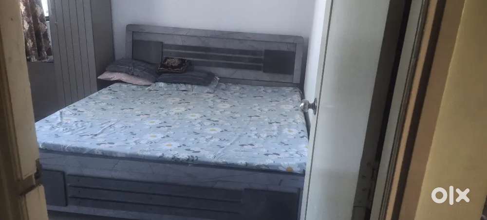 2bhk flat near zadehswar chokdi