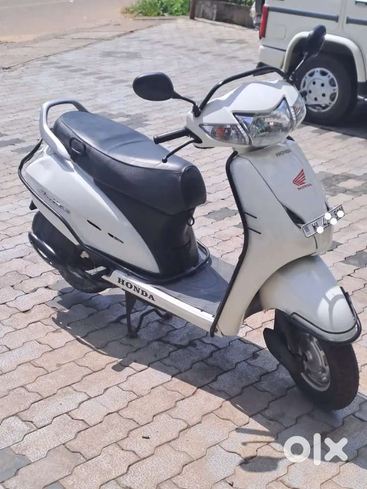 2ndOwner,Low km ,2 Tyres,Battery,LightsAsy are NewGood paint & Condn