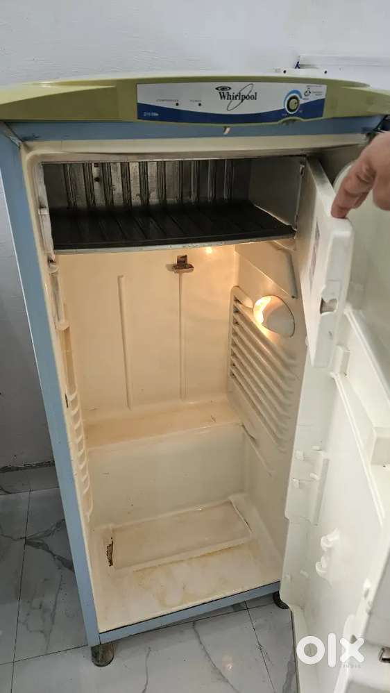 Whirlpool 220 litre