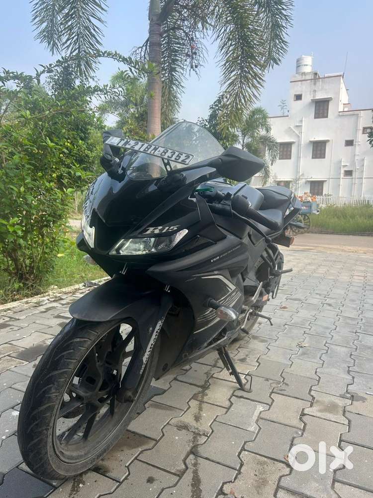 BS6 R15V3 DARK KNIGHT EDITION