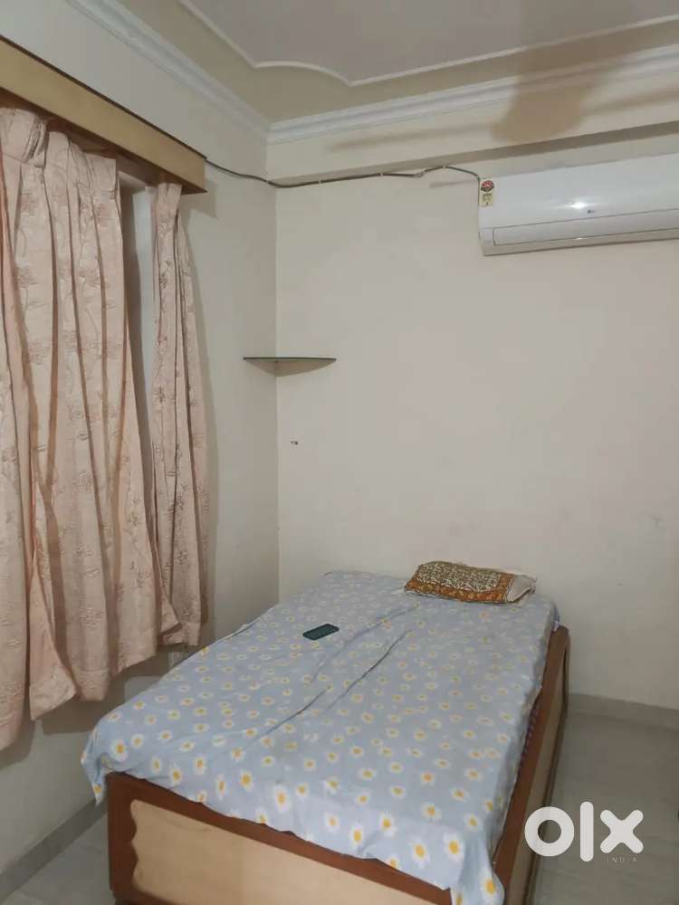 Vacancy of 1 bed in 2 bhk
