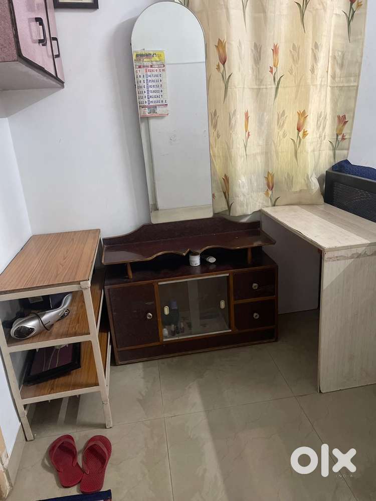 Dressing table iron rack wood table computer chair steel bartan rack