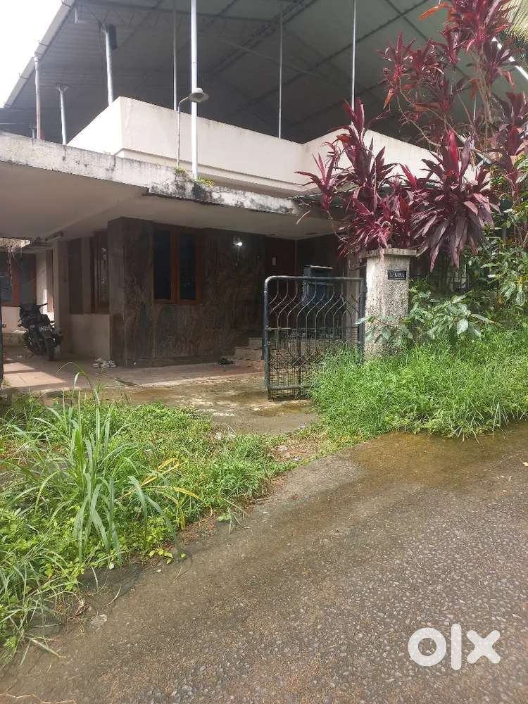 I AM BROKER)CALL DIRECTLY. INDEPENDENT HOUSE KAPIKAD NEAR CFL SCHOOL