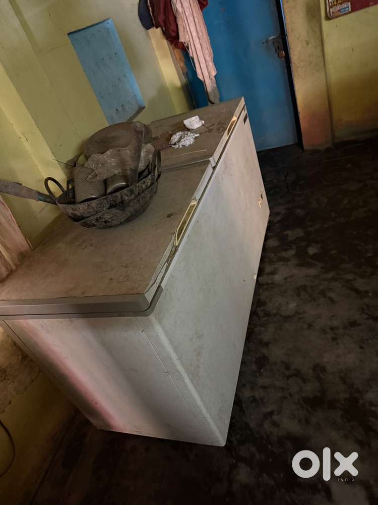 Double door freezer for commercial