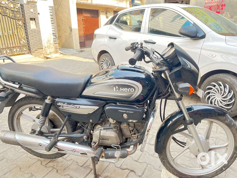 hero splendor bike in black color.