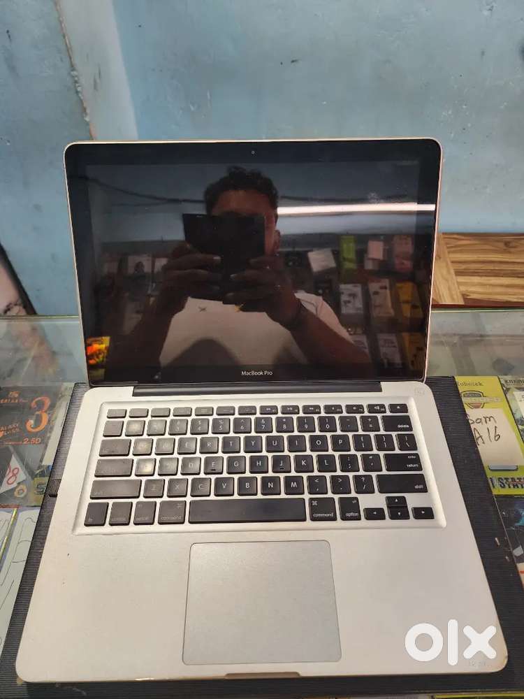 Apple mackbook pro fully new condition