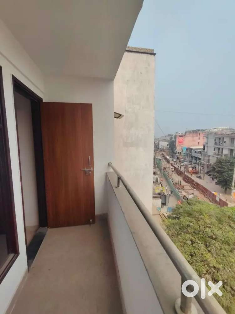 1bhk semi furnished flat