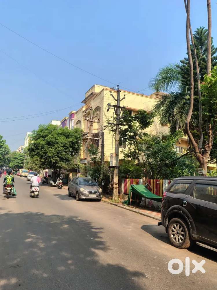 Flat sale in Group House near beach road vuda park .  ( 1.3 kms)